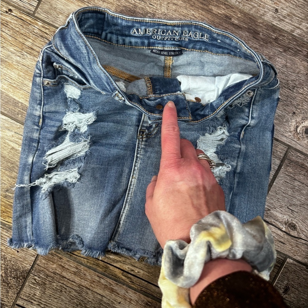 American Eagle Miniskirt (e) - Picture 2 of 4